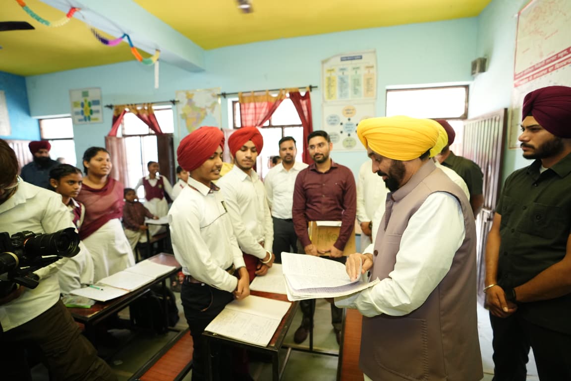 युवाओं को नौकरी मांगने वाला नहीं, नौकरी देने में सक्षम बनाएंगे - मुख्यमंत्री 3 3 10