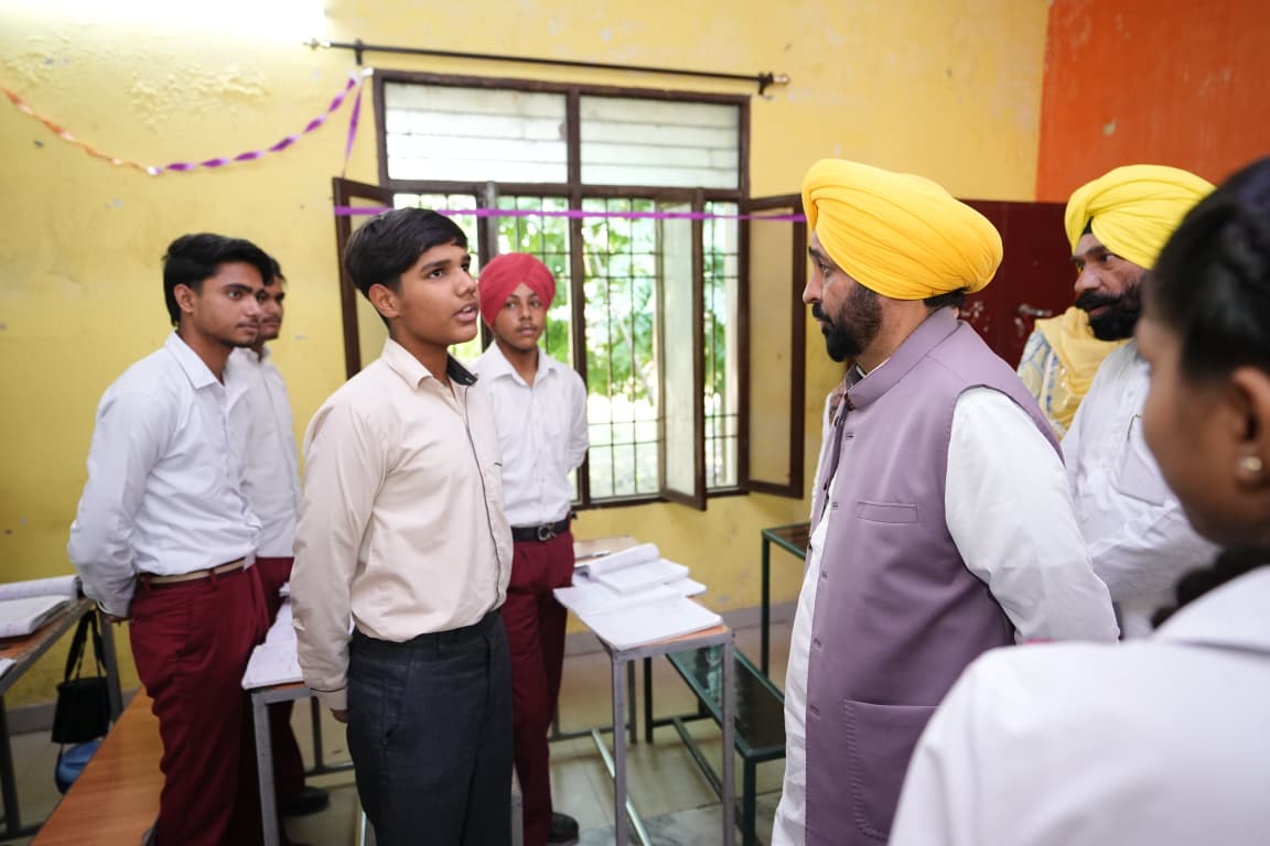 युवाओं को नौकरी मांगने वाला नहीं, नौकरी देने में सक्षम बनाएंगे - मुख्यमंत्री 2 4 6