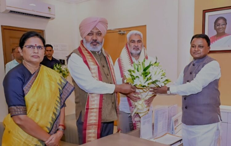 कैबिनेट मंत्रियों चीमा और कटारूचक ने श्री गुरु तेग बहादर जी के 350वें शहादत समारोह के लिए ओडिशा के मुख्यमंत्री को दिया आमंत्रण 1 Cheema