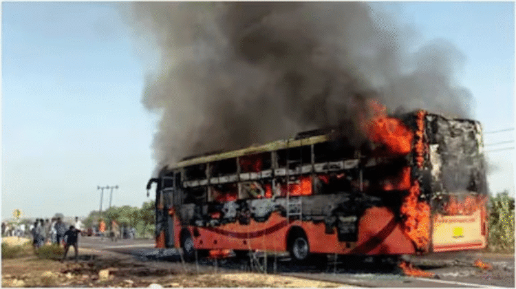 Jaisalmer Bus TRAGEDY: चीखों से गूंजा हाईवे, देखते-ही-देखते कंकाल बन गए 19 लोग! 1 Jaisalmer bus fire