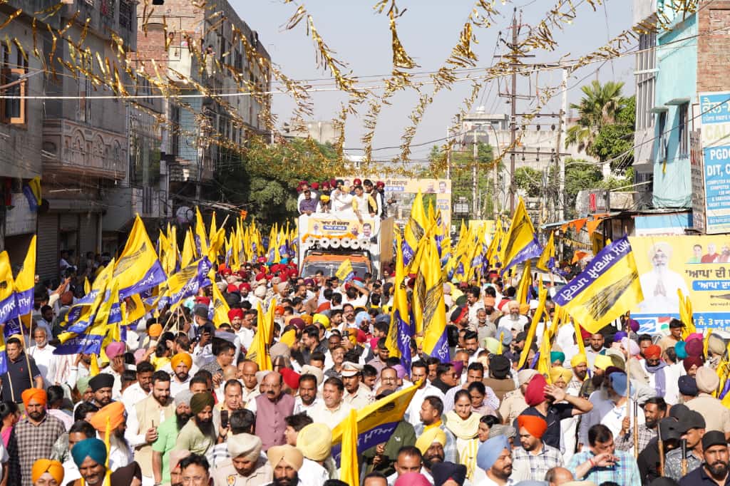 पंजाब का बेटा चला रहा है जनता की सरकार — मान और केजरीवाल का तरनतारन में संदेश 5 4 5