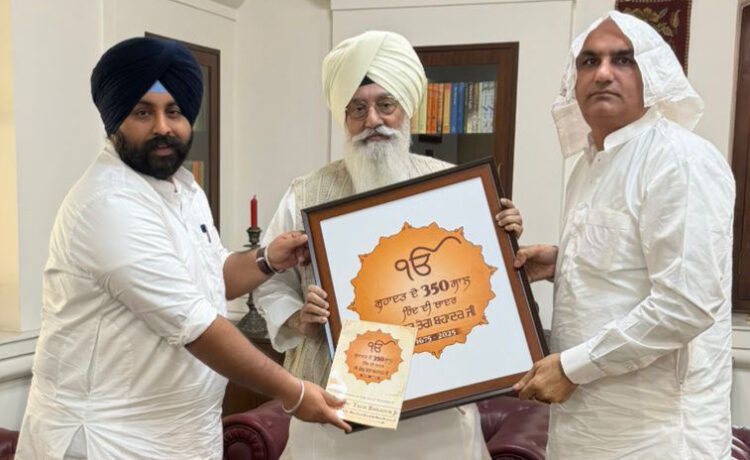 बाबा गुरिंदर सिंह ढिल्लों को श्री गुरु त़ेग बहादुर जी के 350वें शहीदी दिवस से संबंधित समागमों के लिए निमंत्रण 1 Baba Dhillon