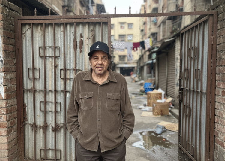 Dharmendra Health Update : घर पर चल रहा इलाज, परिवार बोला- 'सब भगवान के हाथ में' 42 Dharmendra Health Update