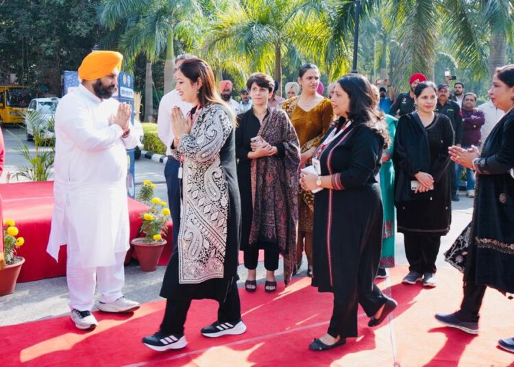 हरजोत बैंस ने फिनलैंड भेजे 72 अध्यापकों के तीसरे बैच, शिक्षा में विश्वस्तरीय बदलाव की कोशिश 1 Harjot Bains