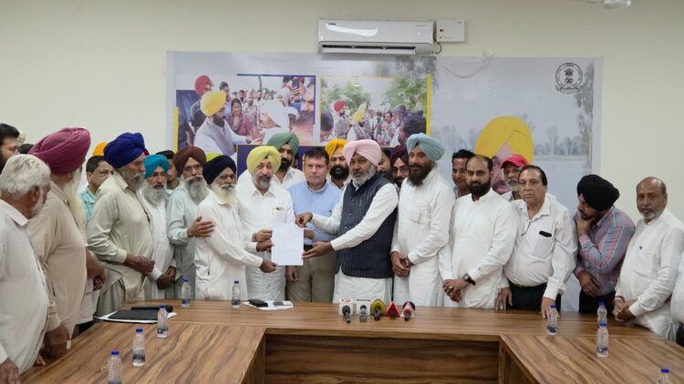 मिशन चढ़दी कला ने पंजाब भर में बाढ़ प्रभावित परिवारों को पहुंचाई बड़ी राहत 1 Harpal Cheema