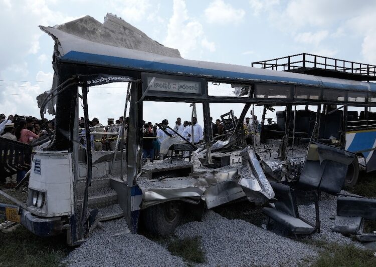 24 घंटे में 5 बड़े Road Accident, Jaipur-Telangana में 60 Maut, सड़कों पर 'तांडव' 1 India Road Accidents-1