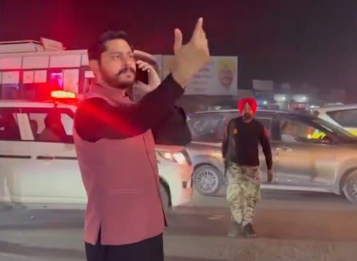 जाम में फँसी एम्बुलेंस देख खुद सड़क पर उतरे AAP विधायक, बचाई मरीज की जान, लापरवाह पुलिस पर लिया कड़ा एक्शन!