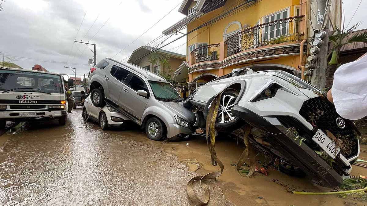 Typhoon Kalmaegi का फिलीपींस में कहर, 90 की मौत, कारें चढ़ीं, छतें उड़ीं 2 Typhoon Kalmaegi 1