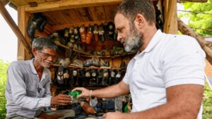 rahul-gandhi-met-mochi-ramchet-at-sultanpur