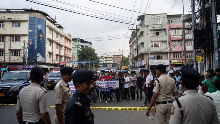 Bangladesh Student Leader Attack: तनाव के बीच एक और छात्र नेता पर हमला, सुरक्षा दावों की खुली पोल! 1 Bangladesh Student Leader Attack