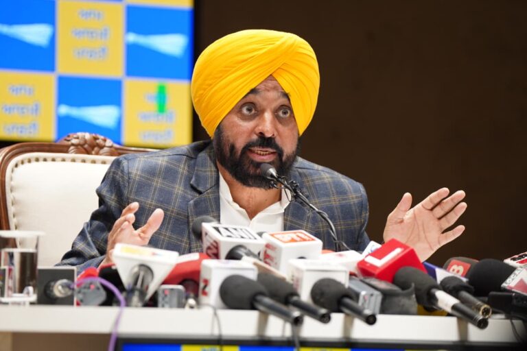 CM Mann Viral Video: फोरेंसिक रिपोर्ट पर Bikram Majithia ने उठाए सवाल 13 Cm Mann