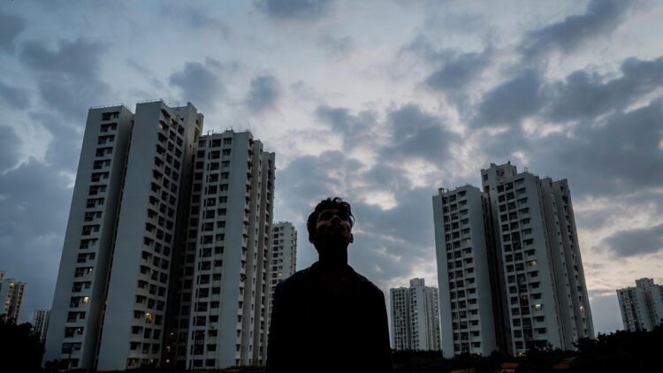 DDA Unsold Flats: दिल्ली में 34 हजार मकान खाली, भारी छूट के बाद भी नहीं मिल रहे खरीदार 1 DDA Unsold Flats