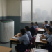 Delhi Pollution News: सरकारी स्कूलों में लगेंगे 10 हजार Air Purifiers, सरकार का बड़ा फैसला 13 Delhi Pollution