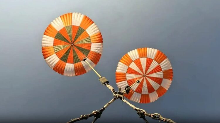 Gaganyaan Mission का बड़ा धमाका, ISRO ने किया 'जीवनरक्षक' पैराशूट का सफल टेस्ट 1 Gaganyaan Mission