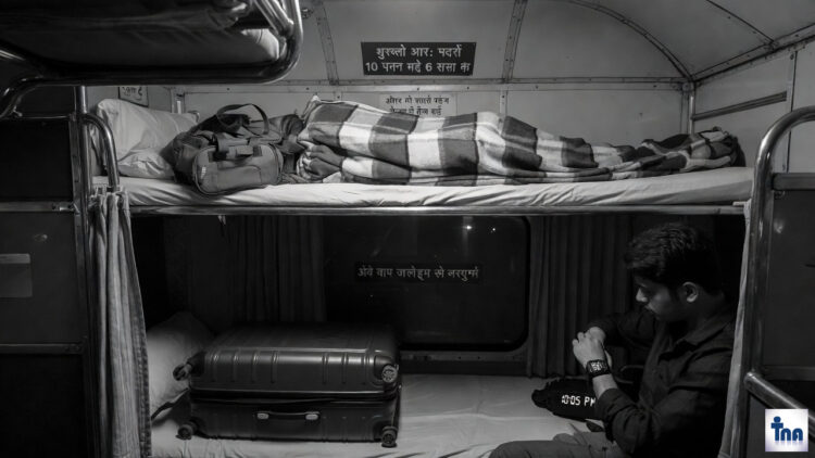 Indian Railway New Rules 2025: ट्रेन में लोअर बर्थ ही नहीं, अपर बर्थ के लिए भी हैं ये कड़े नियम 1 Indian Railway New Rules 2025