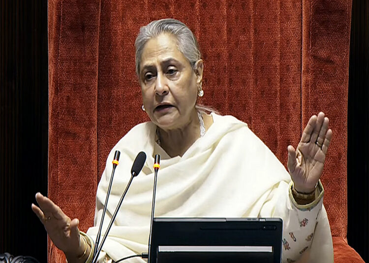 Jaya Bachchan on Paparazzi