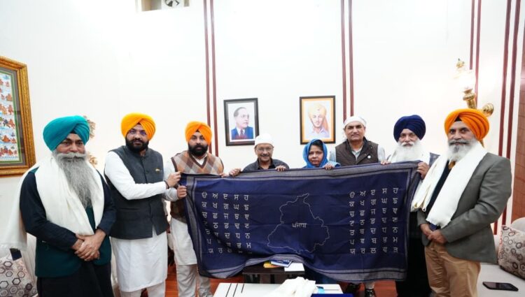 राष्ट्रीय संयोजक अरविंद केजरीवाल ने किया सिख विद्वानों का सम्मान,