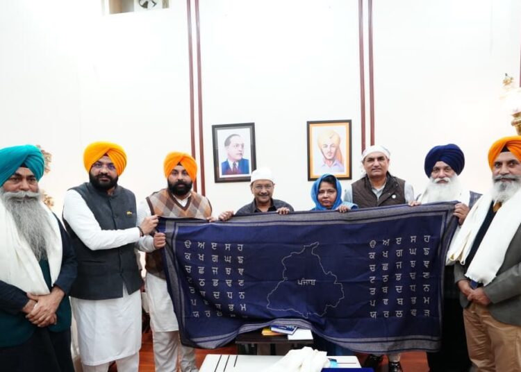 राष्ट्रीय संयोजक अरविंद केजरीवाल ने किया सिख विद्वानों का सम्मान,