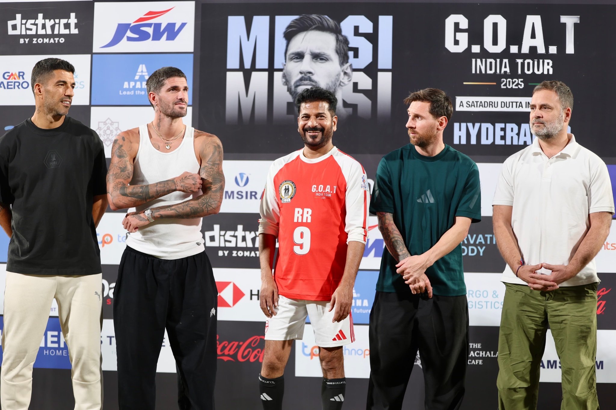 Lionel Messi in Hyderabad: राहुल गांधी और मेसी की मुलाकात ने जीता दिल, देखें वीडियो 2 Lionel Messi in Hyderabad
