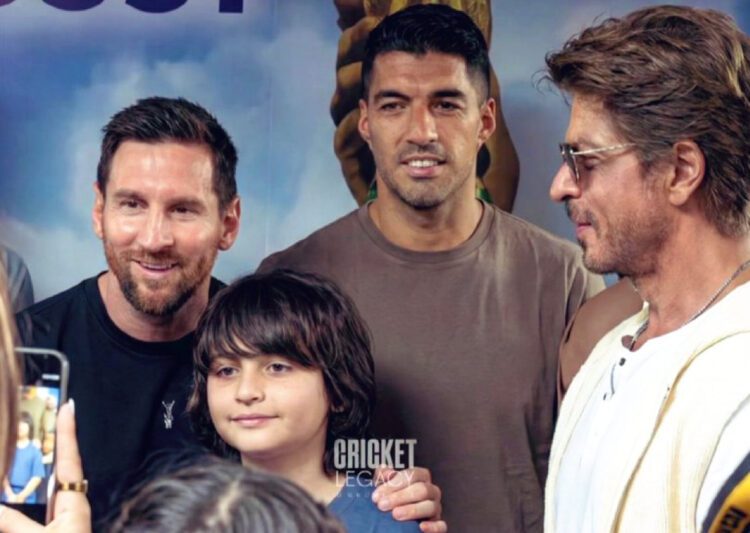 Lionel Messi और Shah Rukh Khan की मुलाकात, Kolkata में 70 फुट ऊंची Statue का अनावरण 1 Lionel Messi
