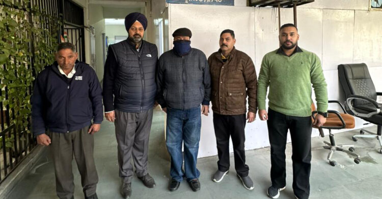 Corruption News: जालंधर नगर निगम का क्लर्क ₹2000 लेते गिरफ्तार, घर से मिले ₹2.72 Lakh कैश! 1 Corruption News