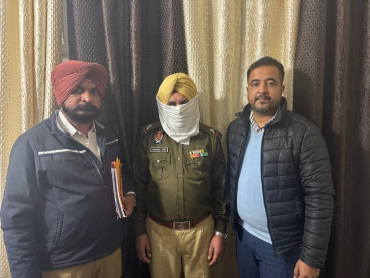 Khaki on Sale: फगवाड़ा में ASI रिश्वत लेते रंगे हाथों गिरफ्तार, जमानत के नाम पर वसूल रहा था किश्तें! 1 Khaki on Sale