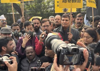 Delhi Assembly Uproar