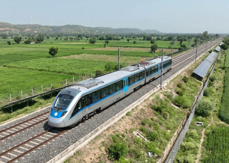 India Hydrogen Train: Silent Green Revolution पटरी पर उतरी 52 India Hydrogen Train