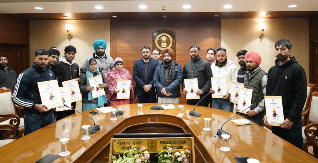 पेंडिंग नौकरियां बहाल: 7 साल का इंतज़ार खत्म, Hardeep Mundian ने जरूरतमंद परिवारों को सौंपे नियुक्ति पत्र! 10 Punjab Government Compassionate Appointments