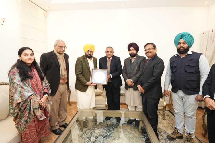 Punjab International Flights Push: भगवंत सिंह मान ने मोहाली एयरपोर्ट से और फ्लाइट्स की वकालत की 1 Punjab International Flights Push: