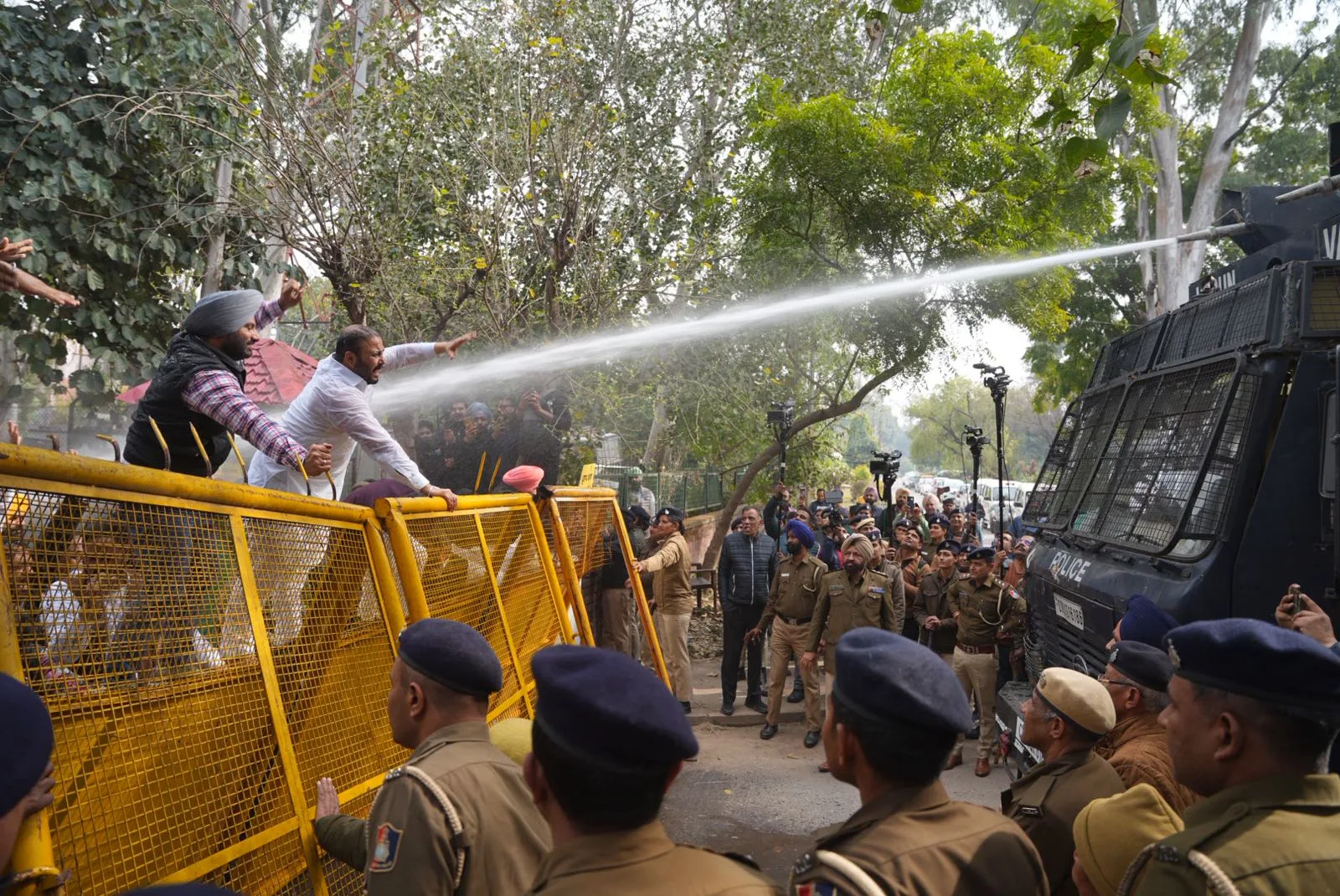 Dalit Protest Punjab: बैंड-बाजे के साथ कांग्रेस के खिलाफ AAP का शक्ति प्रदर्शन 4 Dalit Protest Punjab