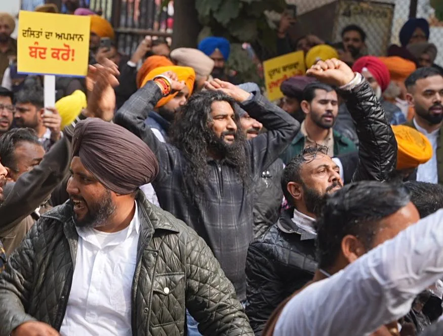 Dalit Protest Punjab: बैंड-बाजे के साथ कांग्रेस के खिलाफ AAP का शक्ति प्रदर्शन 5 Dalit Protest Punjab