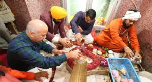 Arvind Kejriwal Bhagwant Mann Temple Visit