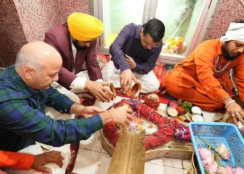 Arvind Kejriwal Bhagwant Mann Temple Visit