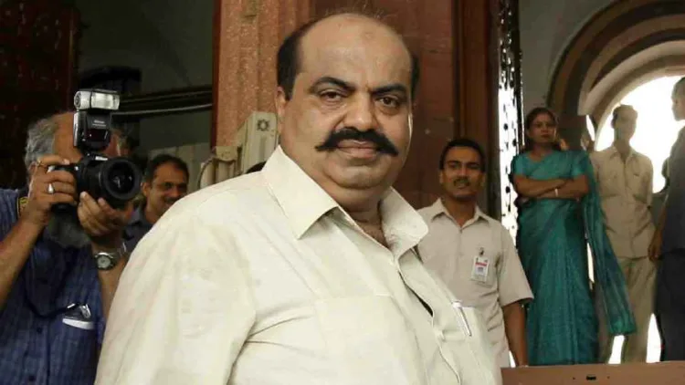 Atiq Ahmed: 100 से ज्यादा केस, फिर भी बना बाहुबली नेता: बड़ा खुलासा 1 Atiq Ahmed