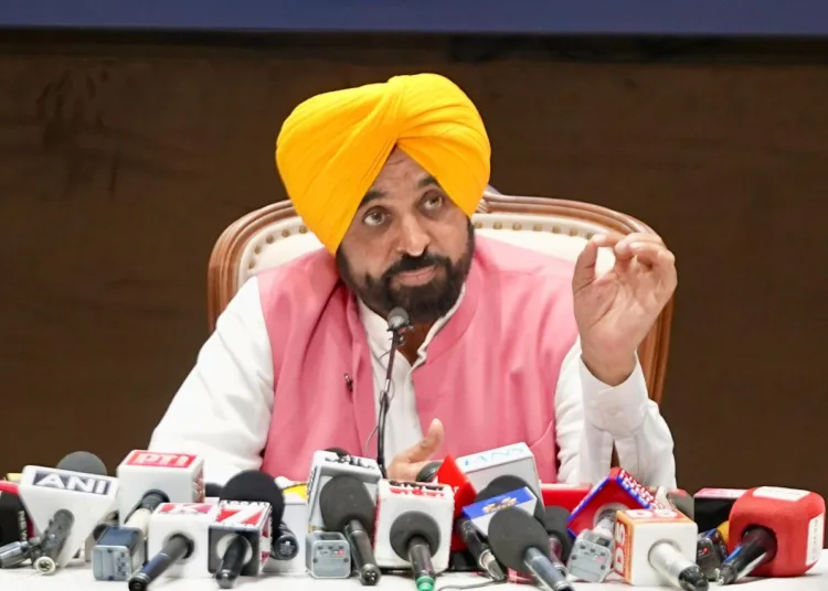 Punjab Fuel Supply Wheat Harvest: भगवंत मान की केंद्र से बड़ी अपील, 140 LMT गेहूं की फसल खतरे में 1 Punjab Fuel Supply Wheat Harvest