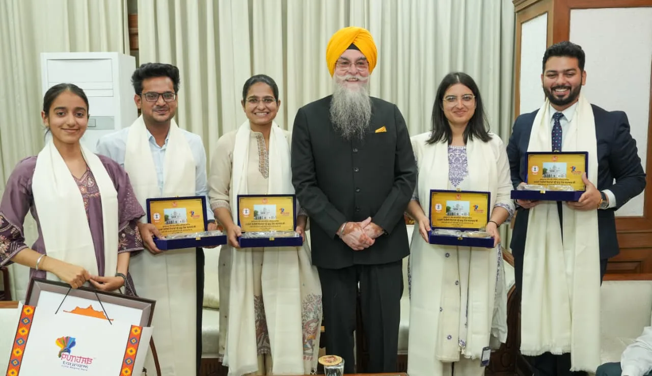 Punjab Assembly: Speaker संधवां ने 117 विधायकों की तस्वीरों का किया उद्घाटन, Civil Services टॉपर्स को दी बधाई 2 Punjab Assembly