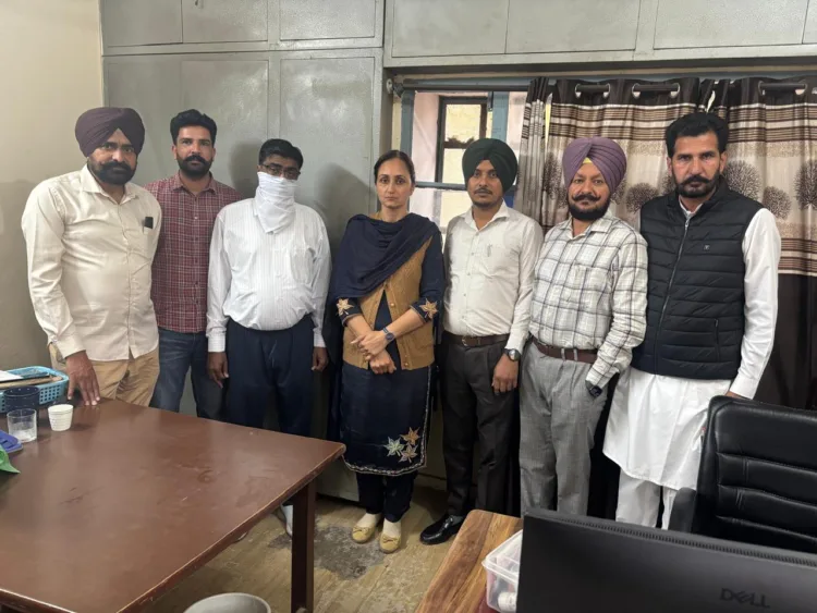 Vigilance Bureau nabs Inspector red handed