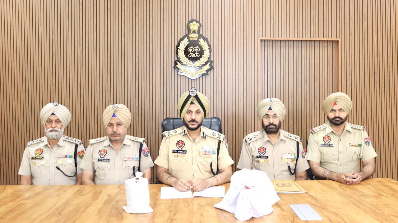 Amritsar Drug Bust: 4.13 किलो हेरोइन के साथ 2 गिरफ्तार, Europe से कनेक्शन 6 Amritsar Drug Bust