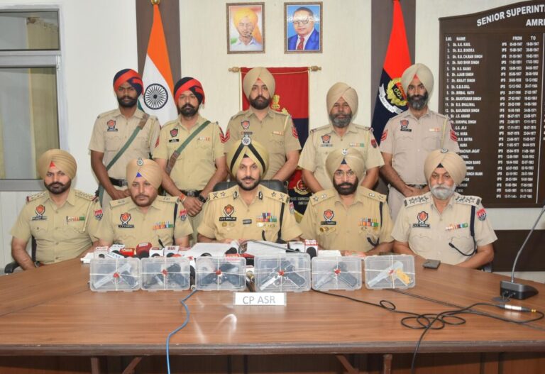 Amritsar में Cross-Border Arms Smuggling का भंडाफोड़: 3 गिरफ्तार, 6 पिस्तौल बरामद 12 Cross-Border Arms Smuggling