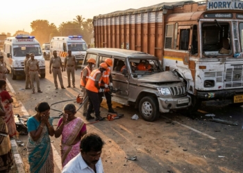 Mantralayam Accident: मंत्रालयम मंदिर से लौट रहे 8 तीर्थयात्रियों की मौत, PM मोदी ने दिया मुआवजा 15 Mantralayam Accident