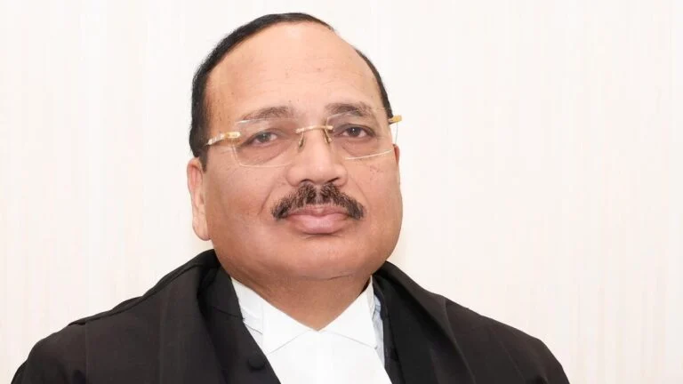 CJI Suryakant के Controversial Remarks पर बवाल: 'Unemployed Youth like Cockroaches' बयान पर क्लेरिफिकेशन जारी 18 CJI Surya Kant