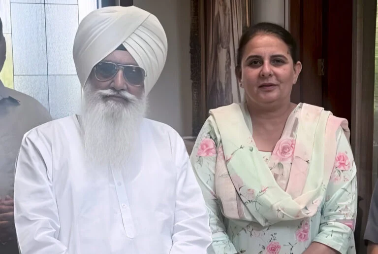 Captain Amarinder Singh से मिलने पहुंचे डेरा मुखी, परिवार को दिया आशीर्वाद 11 Captain Amarinder Singh