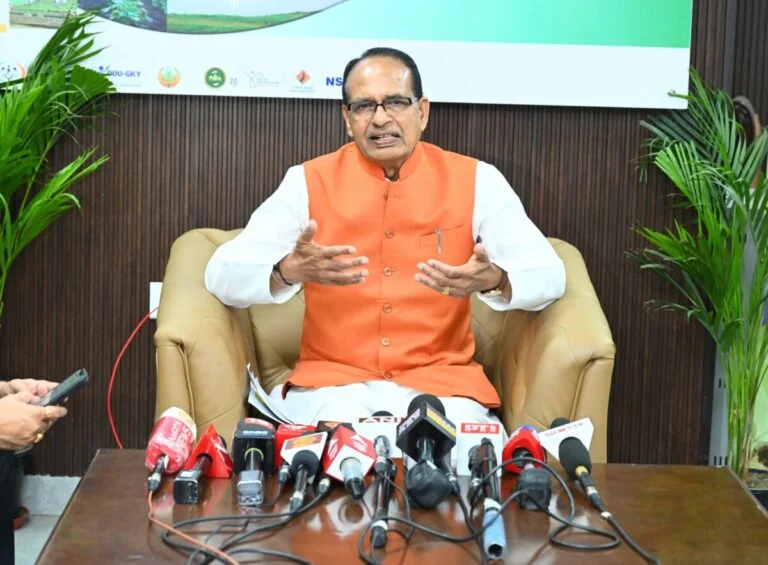 Shivraj Singh Chauhan Book Apnapan: PM Modi के साथ 35 साल की यात्रा, 26 मई को होगा लोकार्पण 16 Shivraj Singh Chauhan
