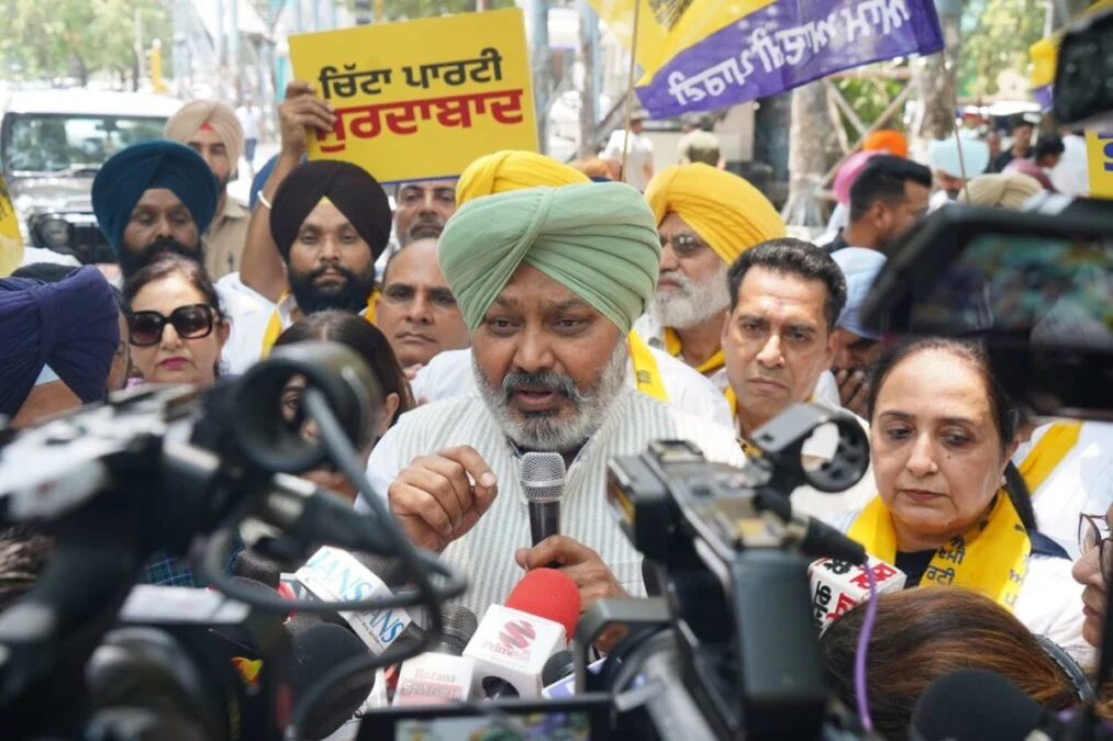 Punjab में AAP का बड़ा प्रदर्शन: Fake Video Controversy में SAD और BJP पर लगाए गंभीर आरोप 9 AAP Protest