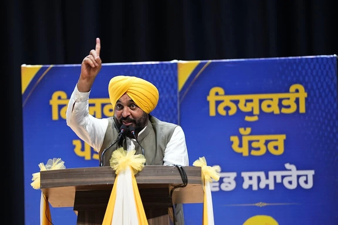 Punjab Government Jobs: सीएम मान ने 665 युवाओं को सौंपे नियुक्ति पत्र, 68,268 सरकारी नौकरियां 6 Punjab Govt Jobs