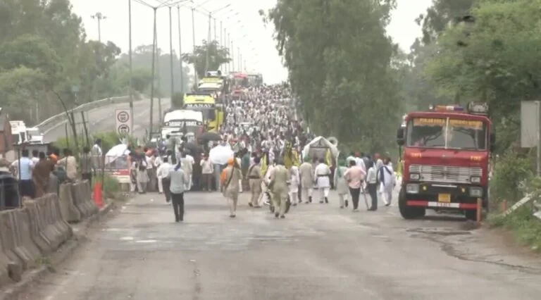 शंभू बॉर्डर पर Delhi Chalo March: हजारों किसान फंसे, भारी जाम 11 Delhi Chalo March