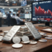 Silver Price Today: वायदा बाजार में चांदी 1,258 रुपये गिरी, मुनाफावसूली के चलते आई गिरावट 14 Silver