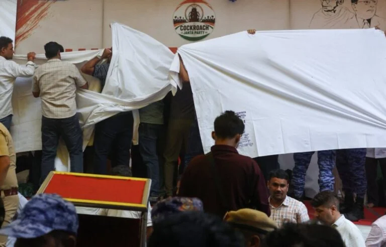 सोनम वांगचुक की सेहत बिगड़ी: Sonam Wangchuk Hospitalised, दिल्ली पुलिस ने जबरन अस्पताल भेजा 16 Sonam Wangchuk Hospitalised