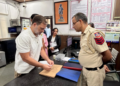 Rahul Gandhi DCP दफ्तर के बाहर धरने पर, पैलट पीड़ित छात्र की FIR की मांग 2 Rahul Gandhi DCP office